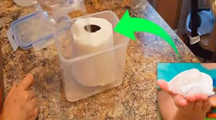 What are the benefits of pouring white vinegar on toilet paper?