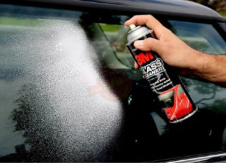 How to clean car windshield effectively