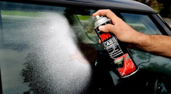 How to clean car windshield effectively