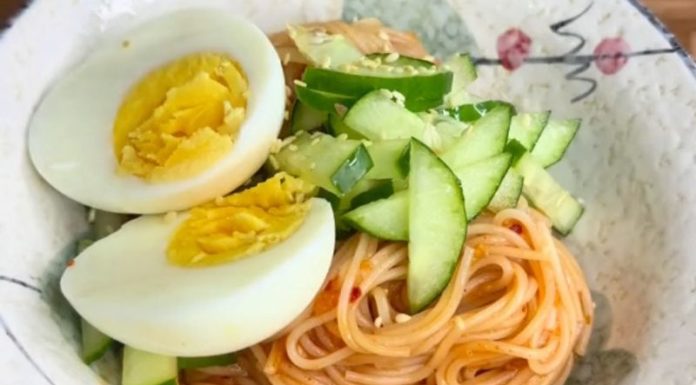 How to Make Delicious and Spicy Korean Cold Noodles