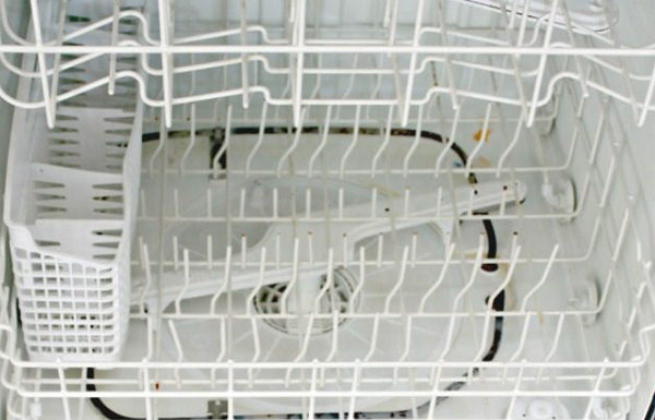 Using Natural Ingredients to Clean the Inside of a Dishwasher – Tips and Advice