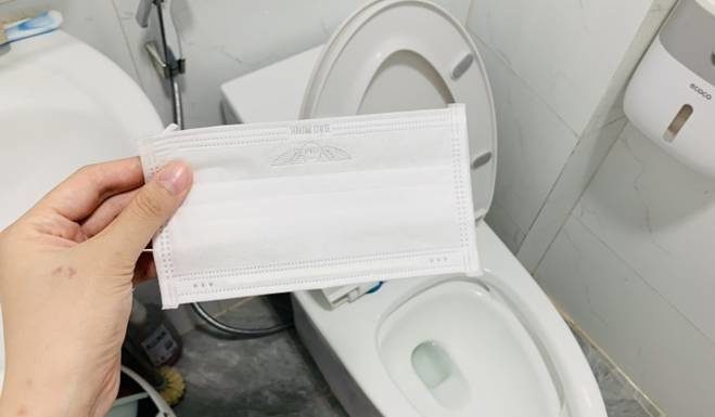 What are the benefits of putting masks in the toilet bowl water tank?