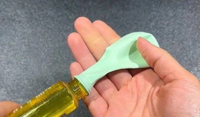 Putting a Balloon in the Toilet, Seems Foolish but Surprisingly Beneficial – Effective and Cost-saving!