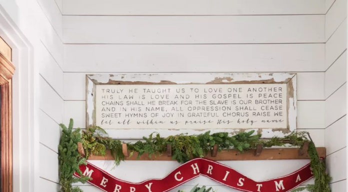 Tips for Decorating Walls in a Christmas Style