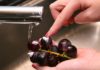 Tips for cleaning grapes with toothpaste