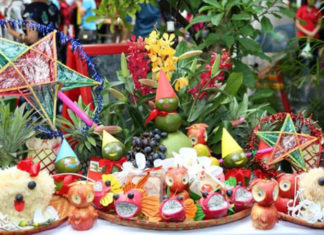 9 Gorgeous Ways to Decorate a Mid-Autumn Festival Table