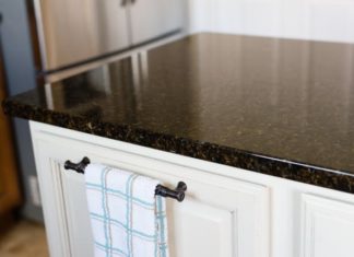 “Vinegar: The Miracle Cleaning Solution, But Avoid Using it on These Items”