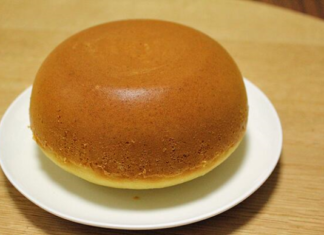 No need for an oven or mixer to bake a cake, just mix the batter and eggs in this pot and you’re done