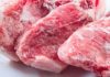 Quickly defrost meat using salt and white vinegar