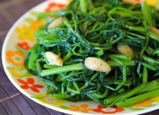 The Stir-Fried Water Spinach at the restaurant is always crisp, fresh, and delicious, while the one cooked at home turns out wilted and dull. Here’s why.