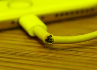 Simple tips to protect your iPhone/iPad charging cable from breaking