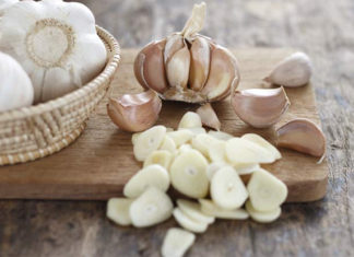 Simple and Effective Tips on Using Garlic for Skin Care and Treating Acne