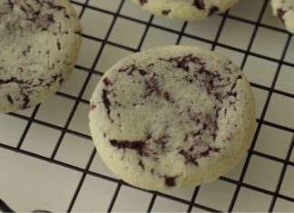 Create a Tempting Cocoa Delight with a Nutella Brownie!