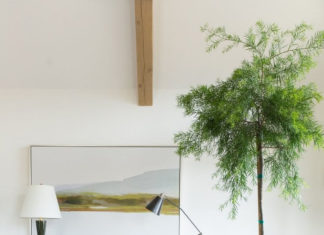 How to decorate empty wall spaces