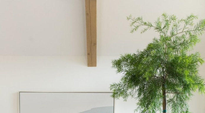 How to decorate empty wall spaces