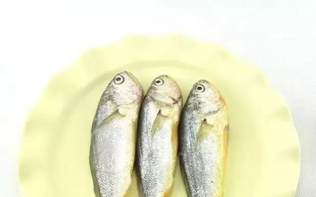 No need to worry about fish bones anymore with this handy trick