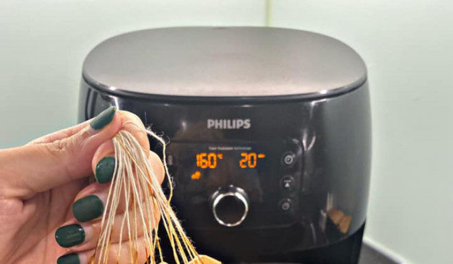 Oil-Free Air Fryer – Say goodbye to greasy, smelly food with this game-changing gadget