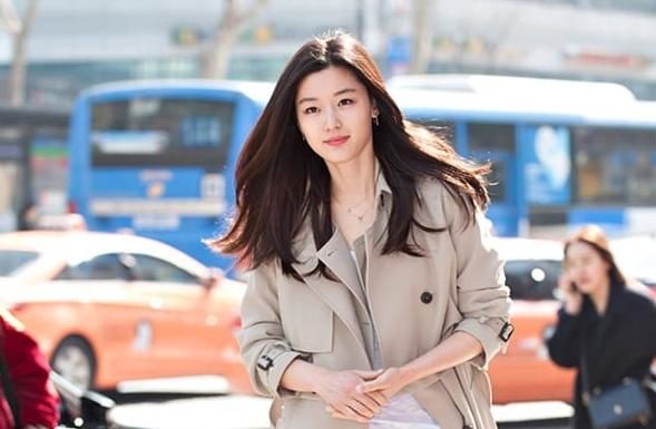 4 Elegant and Chic Korean Beauties Over 40 with a Style Worth Learning