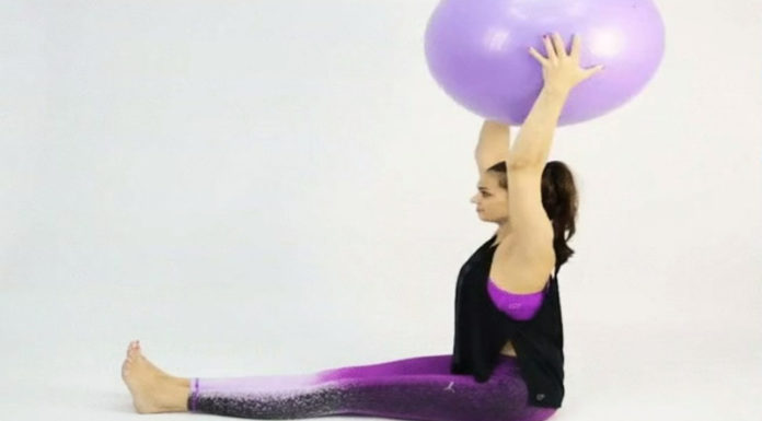 6 Ball Exercises for a Flat Stomach and Rounder Butt in Just 10 Minutes