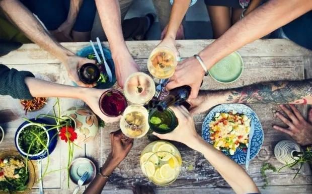 9 Common Mistakes to Avoid When Dining in Different Cultures