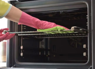 Easy Oven Cleaning Tips: Eliminate Unpleasant Odors and Enhance Food Flavor