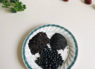 Tired of soy milk? Try making delicious and nutritious black bean milk!