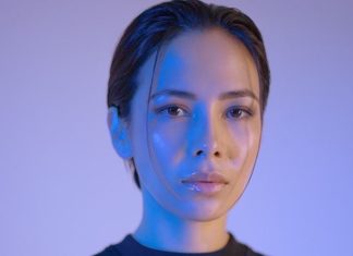 5 Ways to Protect Your Skin While Using Electronic Devices Regularly