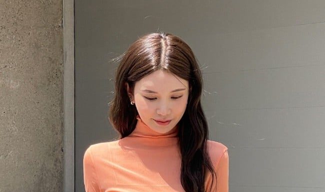 4 Must-Have High Neck Tops for a Graceful and Beautiful Look