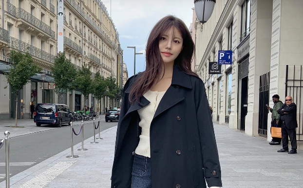 10 Chic and Sophisticated Ways to Style a Black Blazer for the Office