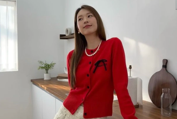 Discover the ultimate guide to effortlessly styling trendy knitwear like a fashionista