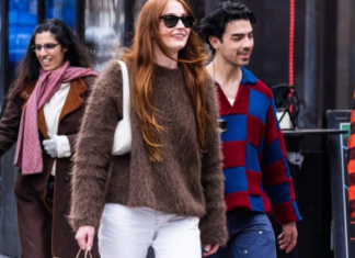 The Perfect Duo: Sweater and Jeans for a Stylish Cold Day