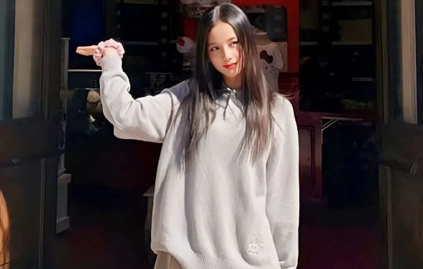 4 BLACKPINK girls with a “treasure trove” of sweatshirt outfit ideas that everyone can learn from