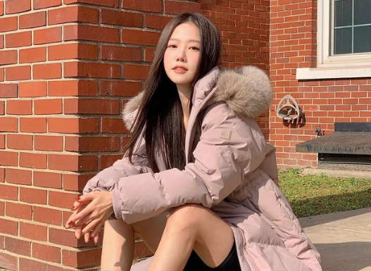 The rise of oversized, bulky coats on windy days receives enthusiastic endorsement from women.