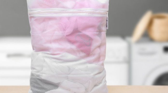 How to Prevent Wrinkles on Windbreaker Jackets During Machine Washing