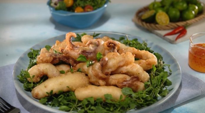 Crispy Fried Calamari with Crunchy, Flavorful Tamarind Dip