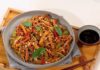 How to make delicious and vegetarian Thai pad that is fragrant and refreshing for everyone at home