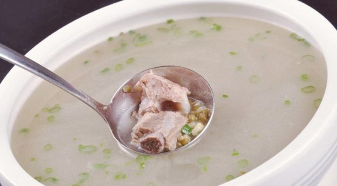 Don’t rush to pour water directly into the soup pot: Add this step to make the soup clear, fragrant, and not cloudy.