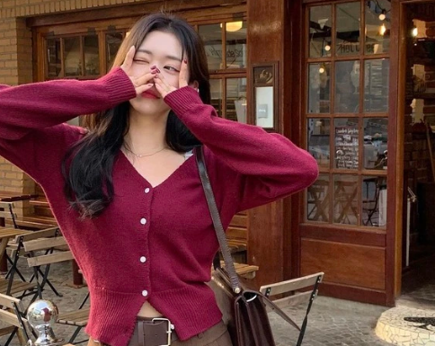 Numerous ways to style with a simple yet elegant cardigan