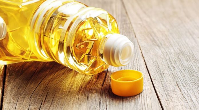 How long can an open bottle of cooking oil be used for? Many people overlook this, resulting in bad-tasting food.