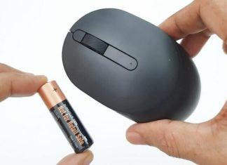 Should I choose a wireless mouse with a removable battery or an integrated battery?