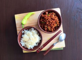 Two essential tips to make delicious and flavorful salted shrimp paste with steamed pork.