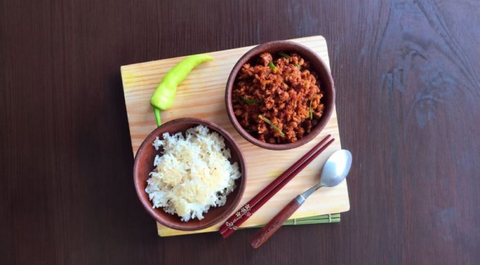 Two essential tips to make delicious and flavorful salted shrimp paste with steamed pork.