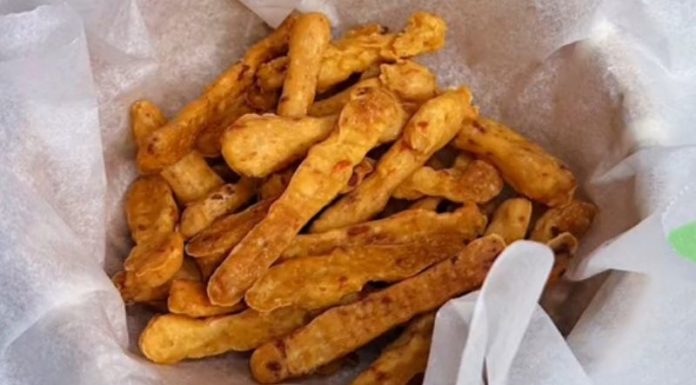 Crispy and Delicious Christmas Cheese Stick Recipe