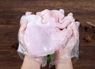 Don’t use boiling water when cooking pig’s stomach, add this ingredient for a crispy and odorless dish