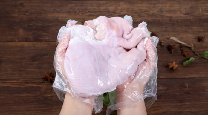 Don’t use boiling water when cooking pig’s stomach, add this ingredient for a crispy and odorless dish