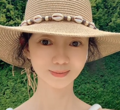 This woman in her 50s still has enviable skin thanks to 3 simple habits