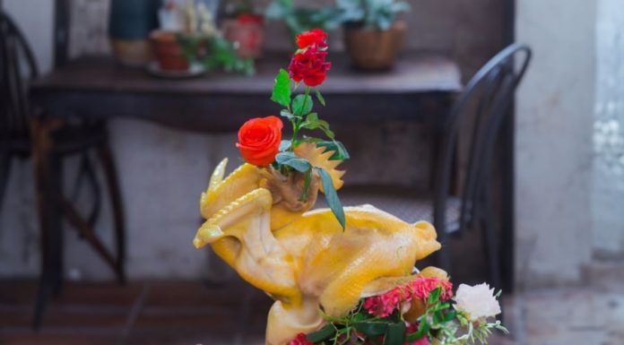 Which direction should the “Gà cúng” be placed? Many people perform the ritual wrongly and wonder why their luck has run out.