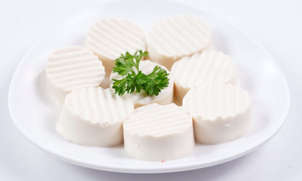 Tofu should not be fried or boiled immediately after purchase, steam it with minced meat for a simple and delicious dish that goes well with rice.