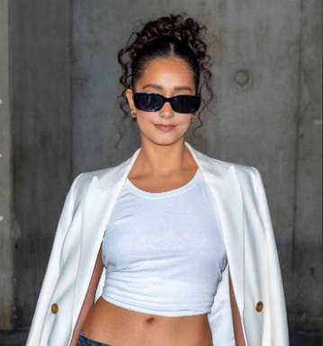 Accessory that adds flair and slims down waistline