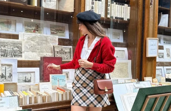 French Girl Fashion: Elevate Your Fall/Winter Wardrobe with Effortless Chic and Classic Pieces